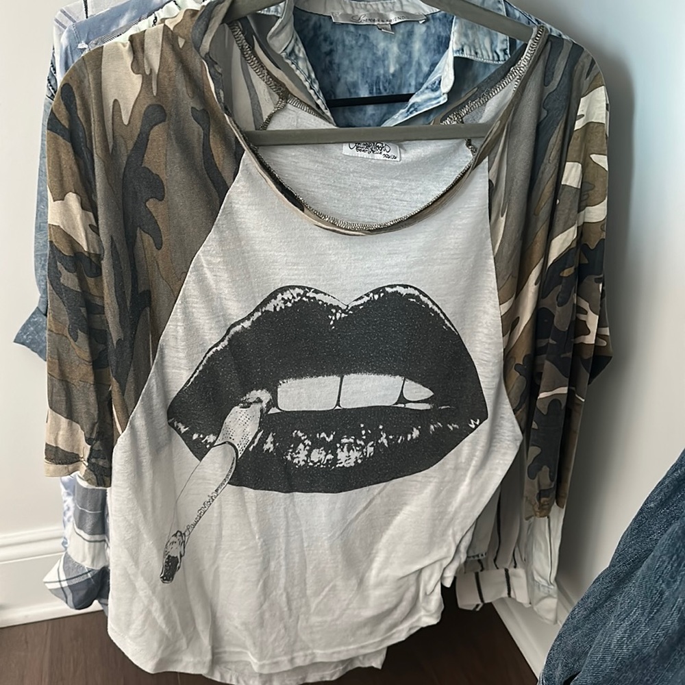 Lauren moshi tshirt